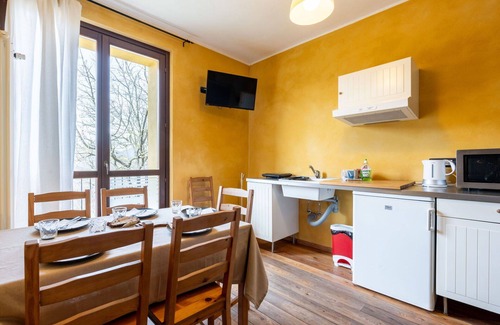 Cortemilia Apartment | Cosy apartment for 6 people with WIFI, pool, TV, terrace and pets allowed