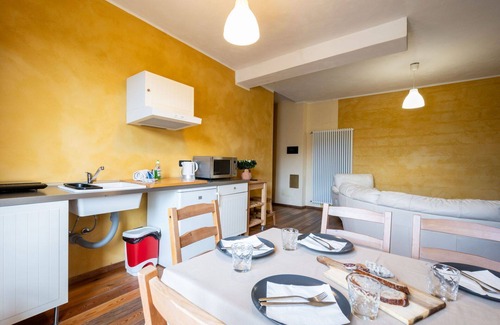 Cortemilia Apartment | Cosy apartment for 6 people with WIFI, pool, TV, terrace and pets allowed