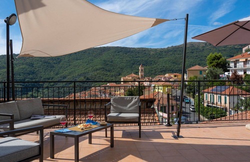 Pietrabruna Apartment | Cosy apartment for 6 guests with pool, WIFI, TV, patio and panoramic view