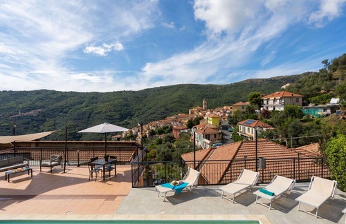 Pietrabruna Apartment | Cosy apartment for 6 guests with pool, WIFI, TV, patio and panoramic view