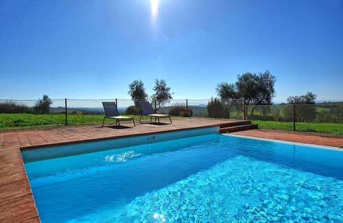 Castelnuovo Berardenga Apartment | Cosy apartment for 4 people with pool, A/C, TV and panoramic view, close to Siena