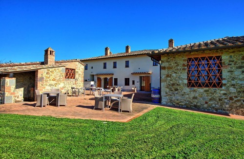 Castelnuovo Berardenga Apartment | Cosy apartment for 4 people with pool, A/C, TV and panoramic view, close to Siena