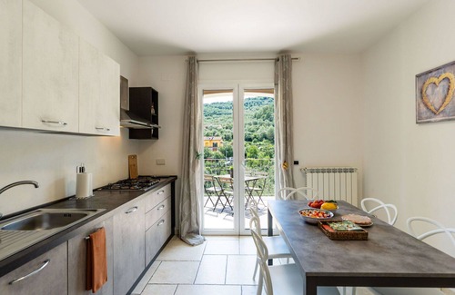 Pontedassio Apartment | Cosy apartment for 6 people with pool, WIFI, patio, pets allowed and parking