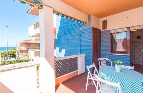 Torvaianica Apartment | Cosy apartment for 4 guests with WIFI, TV and terrace