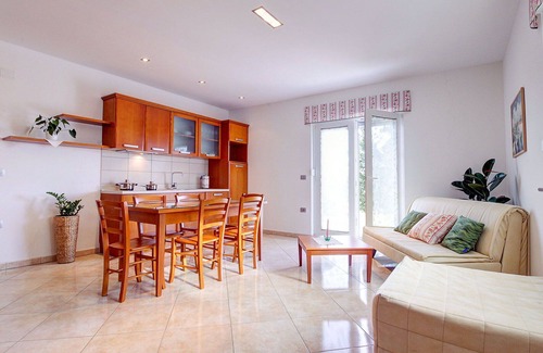 Brda Apartment | Cosy apartment for 5 people with A/C, pool, WIFI, TV, patio, panoramic view and parking