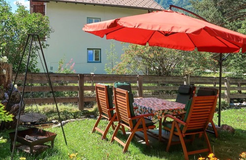 Feichten Villa | Cosy apartment in villa for 6 guests with WIFI, TV, patio, pets allowed and parking