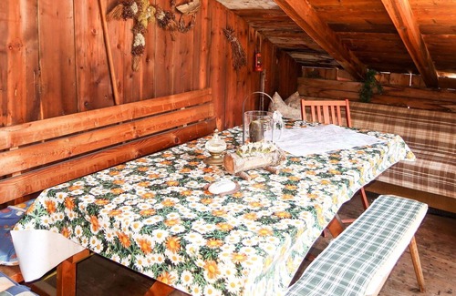 Feichten Villa | Cosy apartment in villa for 6 guests with WIFI, TV, patio, pets allowed and parking