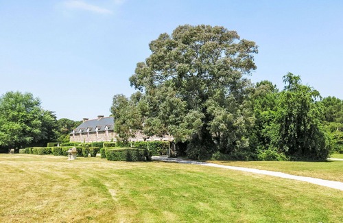 Pleherel-Plage-Vieux-Bourg House | Cosy apartment in villa for 4 guests with WIFI, TV, terrace and pets allowed