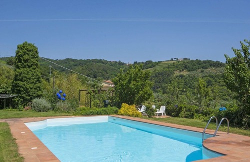 Giugnano Villa | Cosy apartment in villa for 4 guests with pool, A/C, WIFI, TV, terrace, panoramic view and parking