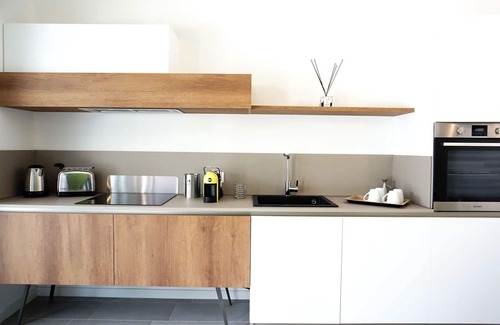 Laureto Villa | Cosy apartment in villa for 4 people with hot tub, A/C, WIFI, TV and veranda, close to Alberobello