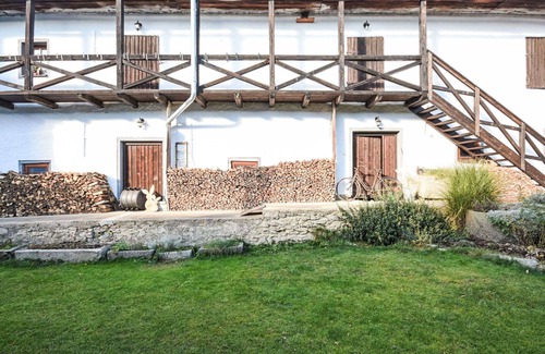 Horni Plana Villa | Cosy apartment in villa for 4 people with pool, WIFI, TV, pets allowed and parking