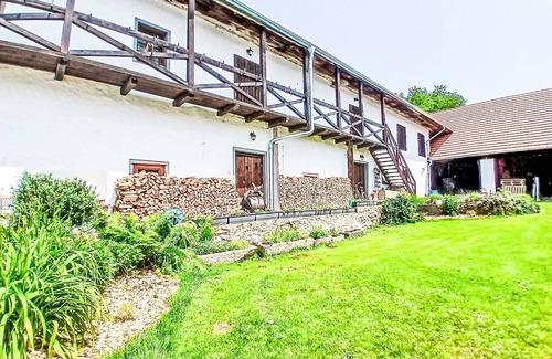 Horni Plana Villa | Cosy apartment in villa for 4 people with pool, WIFI, TV, pets allowed and parking
