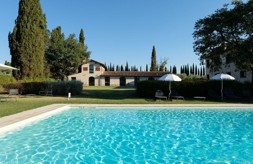 Cavriglia Villa | Cosy apartment in villa for 4 people with WIFI, A/C, pool, TV, patio and parking