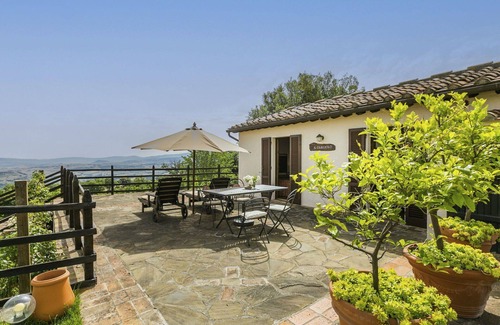Sasso dʼOmbrone Villa | Cosy apartment in villa for 6 guests with A/C, pool, WIFI and patio