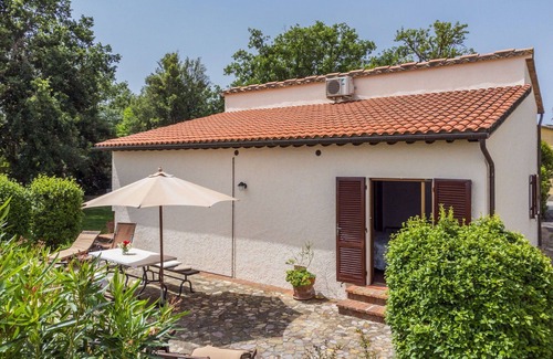 Sasso dʼOmbrone Villa | Cosy apartment in villa for 6 guests with A/C, pool, WIFI and patio