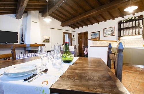 Molazzana Villa | Cosy apartment in villa for 6 people with pool, WIFI, TV and patio
