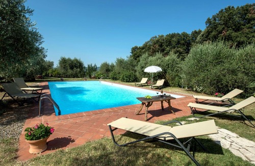 Simignano House | Cosy apartment in villa with WIFI, A/C, pool, terrace, pets allowed, panoramic view and parking