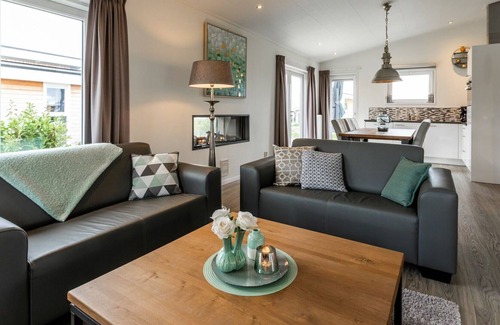 Bemelen House | Cosy apartment in villa for 6 people with pool, A/C, WIFI, TV and terrace
