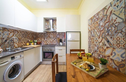 Mem Moniz House | Cosy apartment in villa for 3 guests with WIFI, A/C, pool, TV and terrace