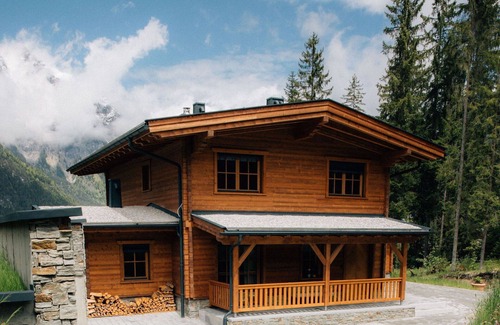 Weidach House | Cosy apartment in villa for 6 guests with WIFI, A/C, TV, terrace and pets allowed