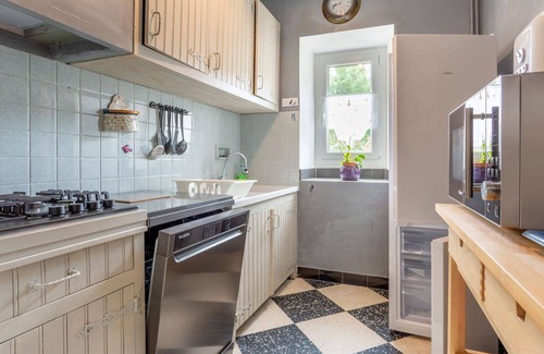 Menerbes House | Cosy apartment in villa for 4 guests with WIFI, TV and patio