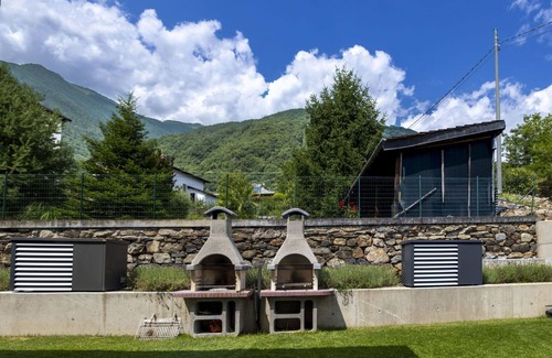 Bianzone House | Cosy apartment in villa for 8 guests with A/C, WIFI, TV, terrace, pets allowed and parking