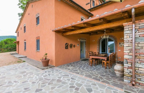 Castagneto Carducci Villa | Cosy apartment in villa for 4 people with A/C, WIFI, pool, TV, patio and pets allowed