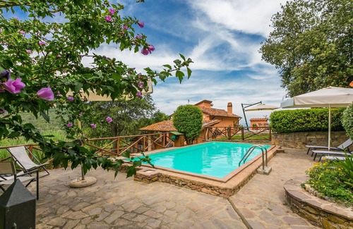Castagneto Carducci Villa | Cosy apartment in villa for 4 people with WIFI, pool, A/C, TV and pets allowed
