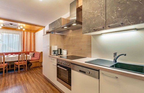 Arriach Villa | Cosy apartment in villa for 9 people with WIFI, TV and patio