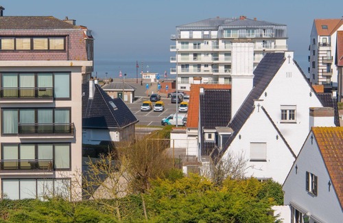 De Haan Villa | Cosy apartment in villa for 6 guests with WIFI, TV, balcony and pets allowed