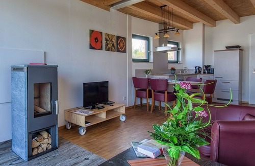 Grossposna House | Cosy apartment in villa for 4 guests with WIFI, TV, balcony and pets allowed