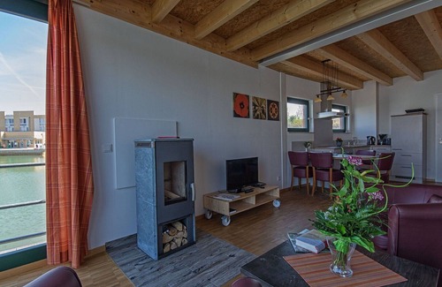 Grossposna House | Cosy apartment in villa for 4 guests with WIFI, TV, balcony and pets allowed
