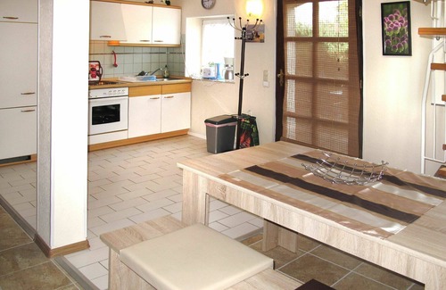 Verchen House | Cosy apartment in villa for 4 guests with WIFI, TV, patio and pets allowed