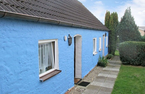 Verchen House | Cosy apartment in villa for 4 guests with WIFI, TV, patio and pets allowed