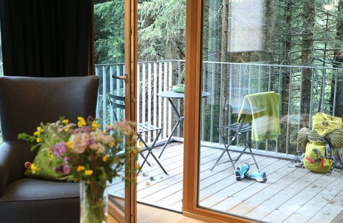Großdorf House | Cosy apartment in villa for 6 people with WIFI, pool, TV, balcony and panoramic view