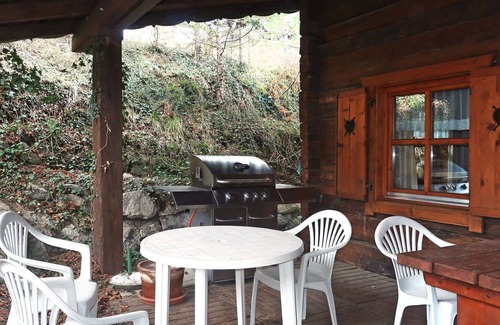 Imst House | Cosy apartment in villa for 6 guests with WIFI, TV, terrace, pets allowed and parking