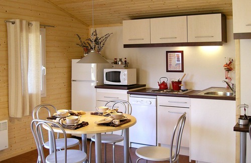 Beynat House | Cosy apartment in villa for 4 guests with WIFI, pool, TV, terrace, pets allowed and parking