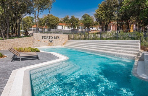 Bale House | Cosy apartment in villa for 6 people with WIFI, A/C, private pool, TV, terrace and pets allowed