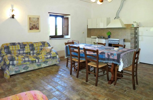 Bagnoregio Villa | Cosy apartment in villa for 5 guests with WIFI, pool, patio and parking