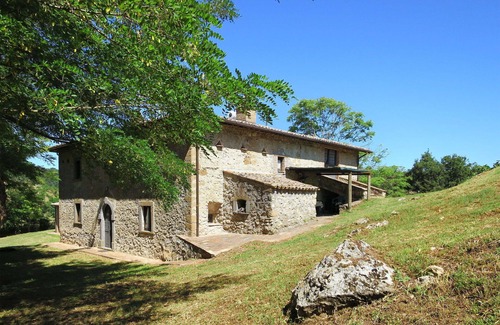 Bagnoregio Villa | Cosy apartment in villa for 5 guests with WIFI, pool, patio and parking