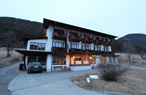 Neusach Apartment | Cosy Apartment in Weissensee near Ski Lift