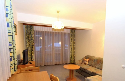 Neusach Apartment | Cosy Apartment in Weissensee near Ski Lift