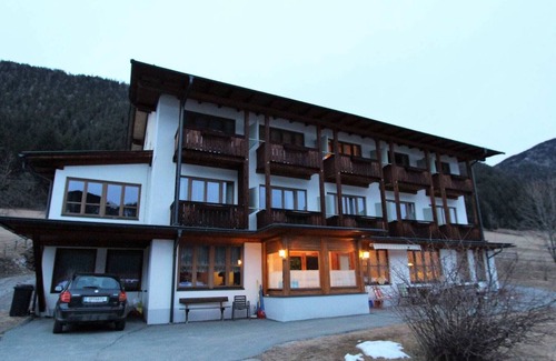 Neusach Apartment | Cosy Apartment in Weissensee near Ski Lift