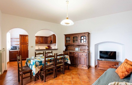 Diano Castello Apartment | Cosy apartment for 6 people with pool, WIFI, TV, terrace and pets allowed