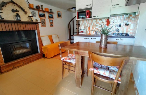 Peglio Apartment | Cosy apartment for 6 people with WIFI, TV, patio and pets allowed