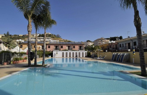 Porto Empedocle Apartment | Cosy apartment for 4 people with pool, A/C, WIFI, TV and balcony