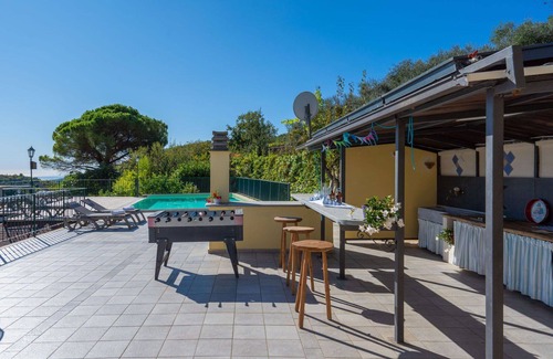 Valloria Apartment | Cosy apartment for 4 people with WIFI, hot tub, pool, A/C, TV and patio