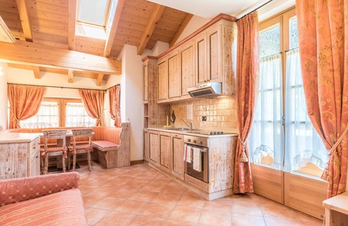 Almazzago Apartment | Cosy Apartment "Maso Margherita - Ara" with Balcony, Garden & Wi-Fi