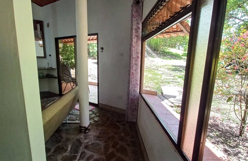 Tilaran House | Cosy Apartment near the Lake