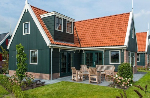 Starnmeer House | Cosy apartment in villa for 6 people with WIFI, TV, terrace and parking